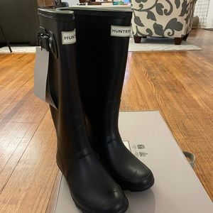 Brand new Hunter Field Huntress boots, never been worn, tags still on. S…